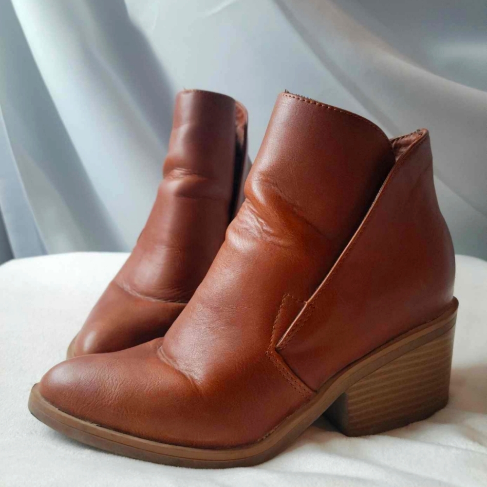 APT Women's Brown Hidden Wedge Ankle Boots size 7